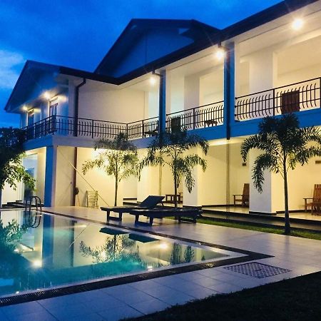 Sea Lagoon Beach Hotel Trincomalee Buitenkant foto