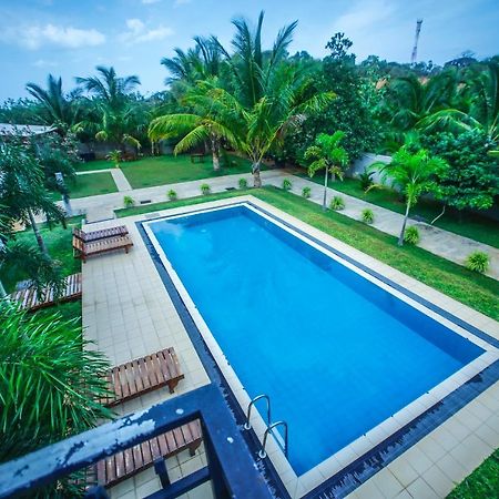 Sea Lagoon Beach Hotel Trincomalee Buitenkant foto