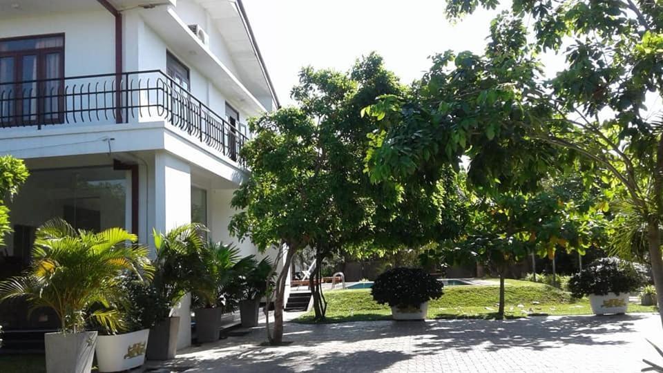Sea Lagoon Beach Hotel Trincomalee Buitenkant foto