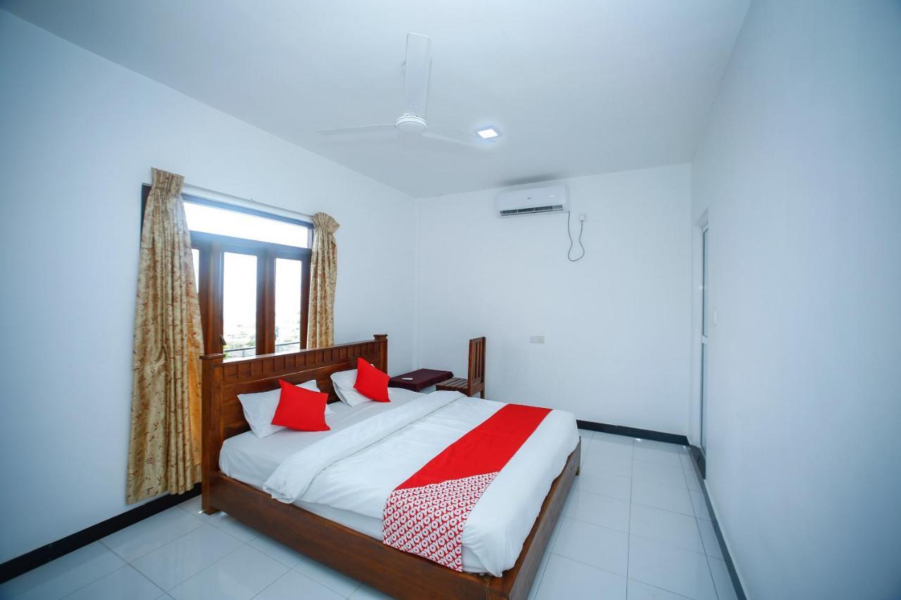 Sea Lagoon Beach Hotel Trincomalee Buitenkant foto