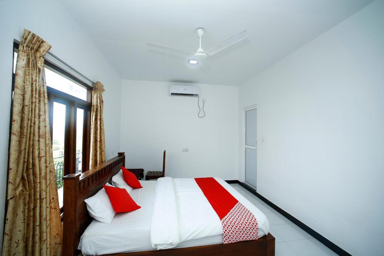 Sea Lagoon Beach Hotel Trincomalee Buitenkant foto