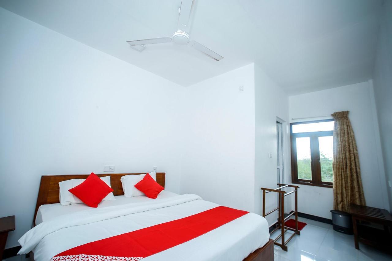Sea Lagoon Beach Hotel Trincomalee Buitenkant foto