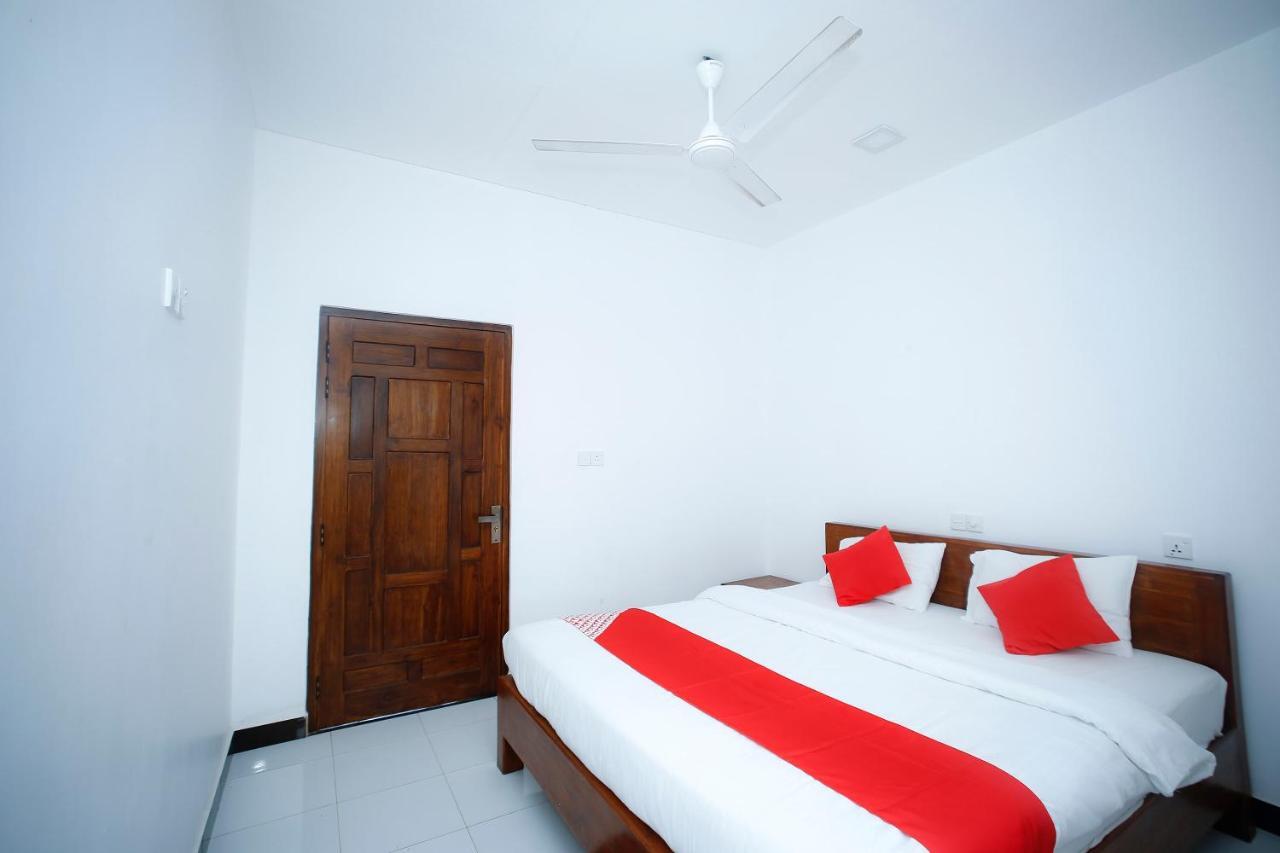 Sea Lagoon Beach Hotel Trincomalee Buitenkant foto