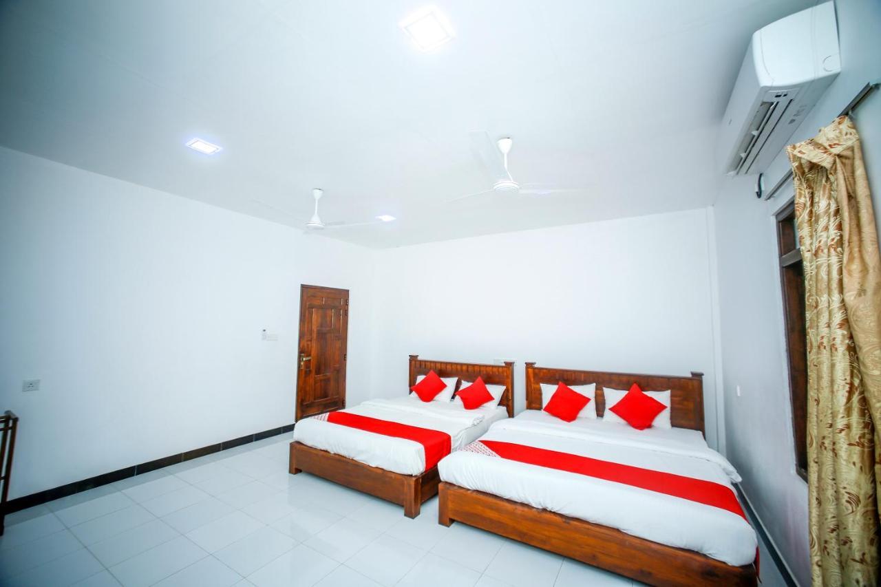Sea Lagoon Beach Hotel Trincomalee Buitenkant foto