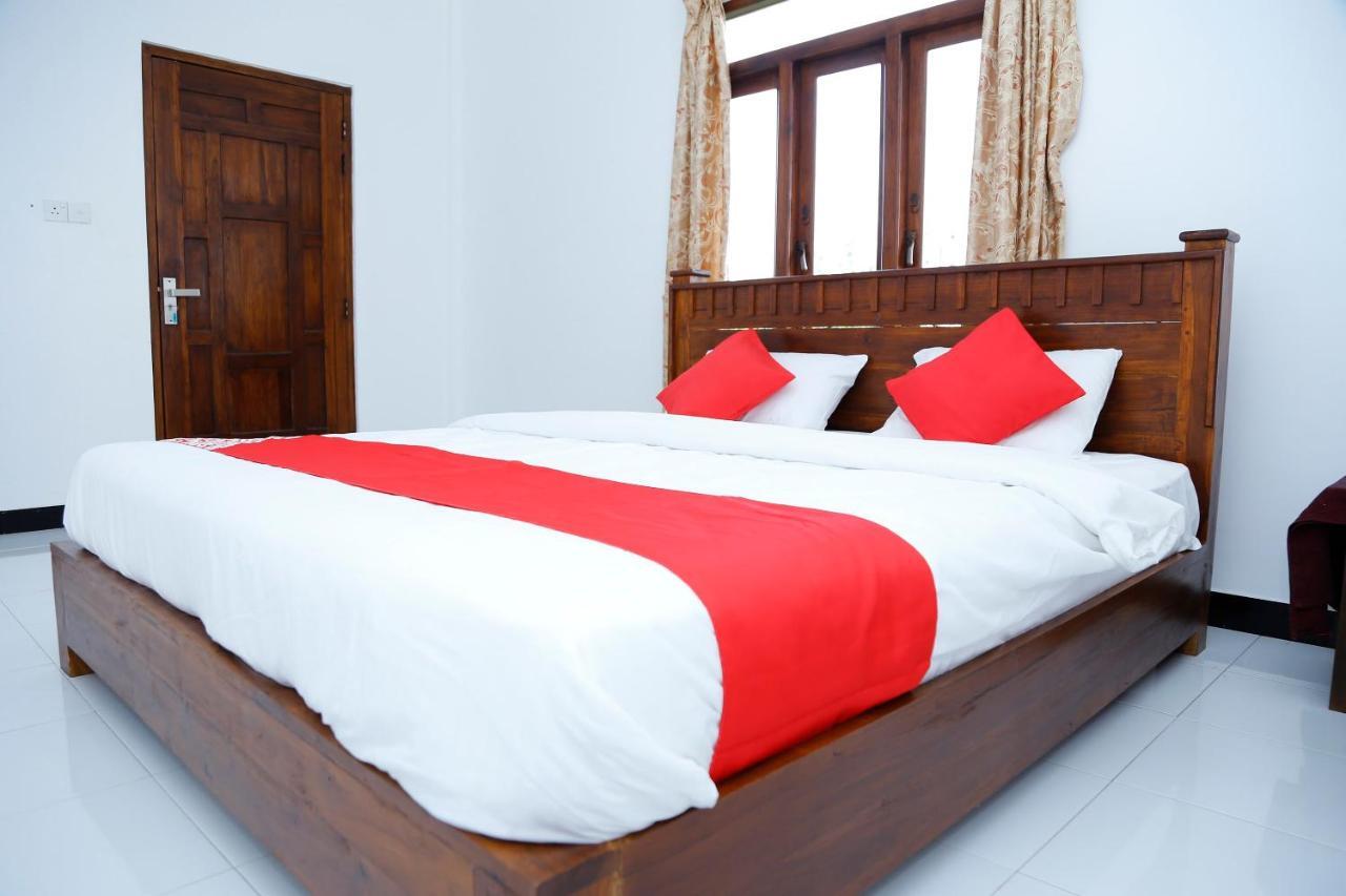 Sea Lagoon Beach Hotel Trincomalee Buitenkant foto