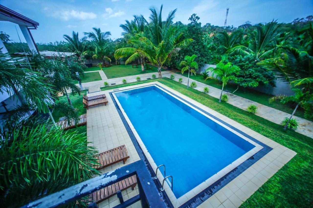 Sea Lagoon Beach Hotel Trincomalee Buitenkant foto
